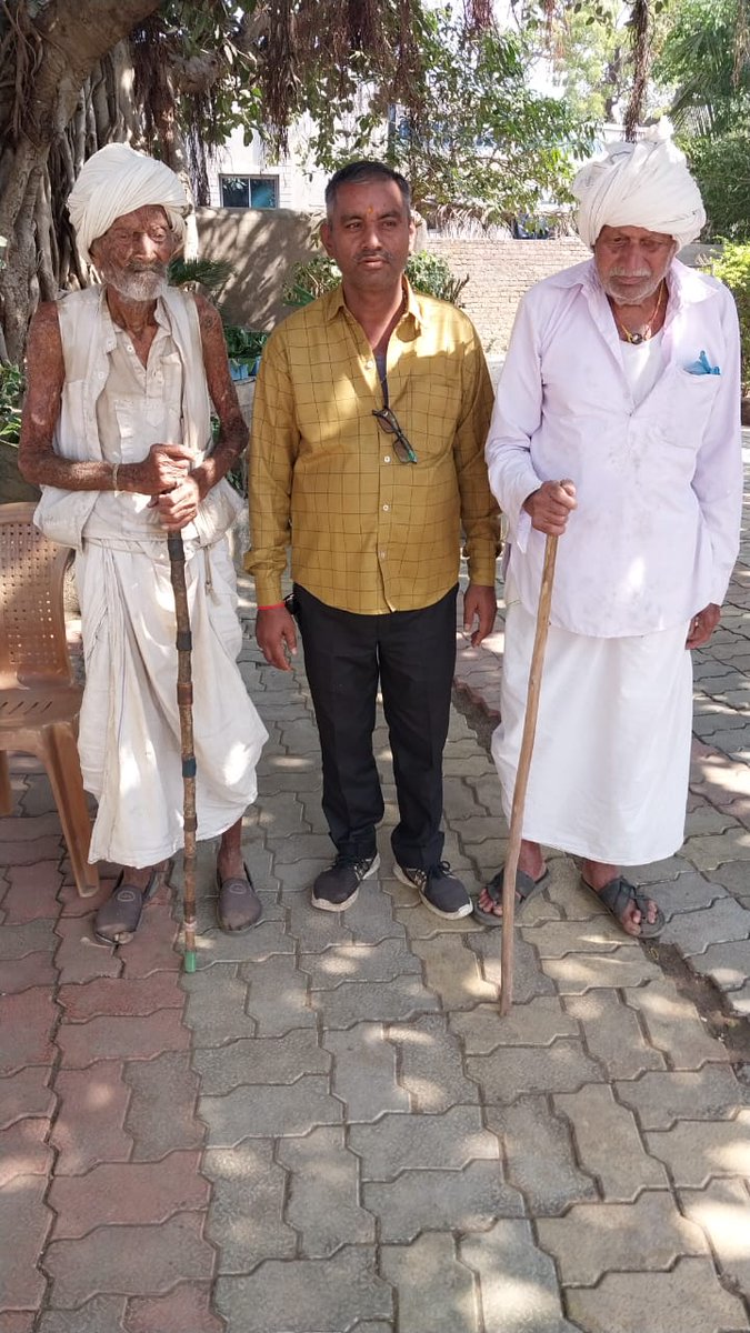 Collectorbhav's tweet photo. ભાવનગર જીલ્લા ના વિવિધ મત વિસ્તાર માં ૮૦ વર્ષ થી ઉપર ની ઉમર ના મતદારો એ મતદાન કરી અન્યો ને મતદાન કરવા ની પ્રેરણા આપી.
@CEOGujarat @ECISVEEP @SpokespersonECI #GujaratElections2022 #AVSAR #FreeAndFairElections #PowerOfOneVote #GoVote2022 #NoVoterToBeLeftBehind https://t.co/GVc9WKXvRv