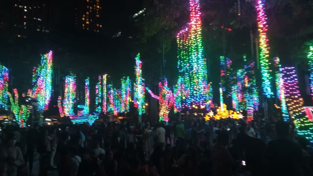 MrTorrecampo's tweet photo. After 2 years of pandemic, nagbalik na ang Annually Festival of Lights sa Ayala Triangle, Makati City.

#DancingLights
#FestivalOfLights
#Ayala https://t.co/uR9Kpd3uJC