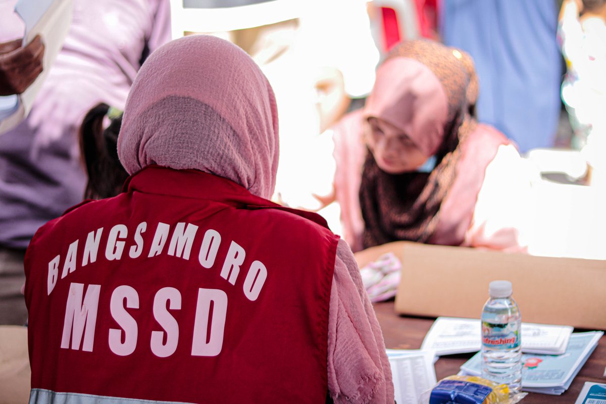 unicefphils's tweet photo. The emergency cash transfers will help vulnerable households in Maguindanao recover from the impact of Severe Tropical Storm #PaengPH (#Nalgae). As of 29 November 2022, 534 out of the total 2,185 households have received payouts. 
@AusAmbPH @dfat @BangsamoroGovt https://t.co/j3j3P8flBf