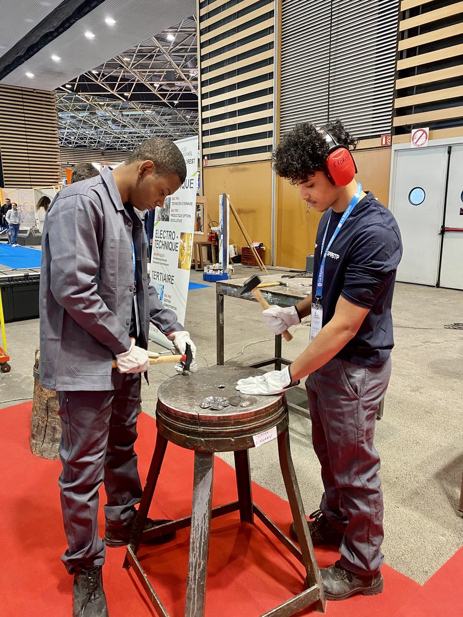 FFBAura's tweet photo. Mondial des métiers 2022 > c’est parti ! 💥
👉🏻 Rdv sur le pôle #bâtiment, 20 métiers à découvrir jusqu’au 4 décembre à Eurexpo-Lyon
Le plus grand salon de l’orientation de la région, 100 00 visiteurs attendus #MDM22 @AURAOrientation https://t.co/wkDK2L45fX