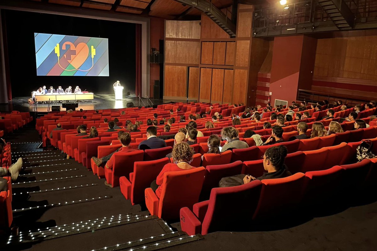 Coup d’envoi de la 10e édition du Cours Avancé Urgences et Soins Intensifs Cardiologiques (USIC) qui se tient aujourd’hui et demain au Palais des Congrès d'Issy-les-Moulineaux !
👉 bit.ly/3Uhd6br
#usic