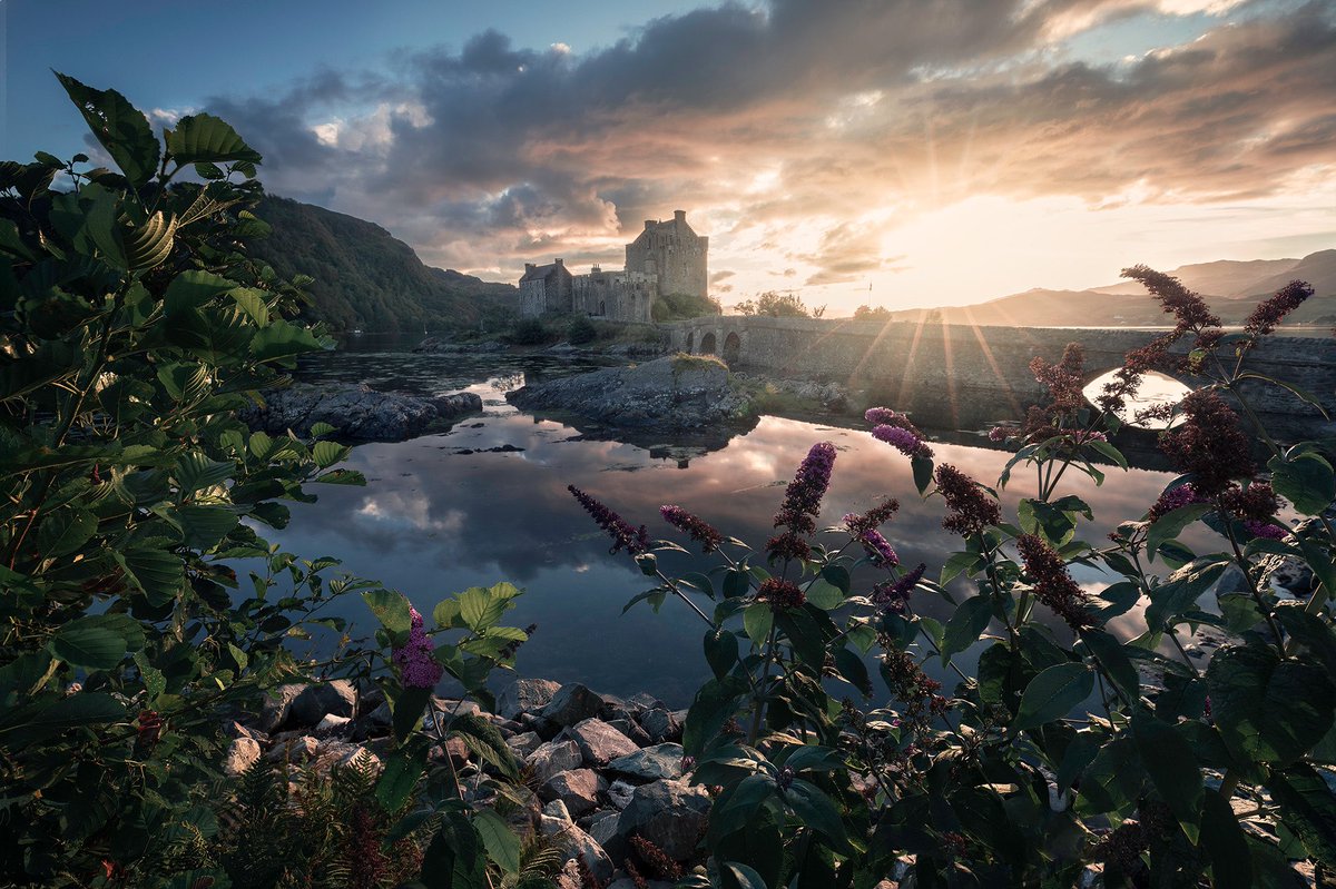 GM Twitter!
Here’s my latest shot from Scotland, Eilean Donan Castle. Have you ever been there?

#scotland 
#fineartphotography 
#fineartist
#PrintsForSale 
#NFT #NFTs