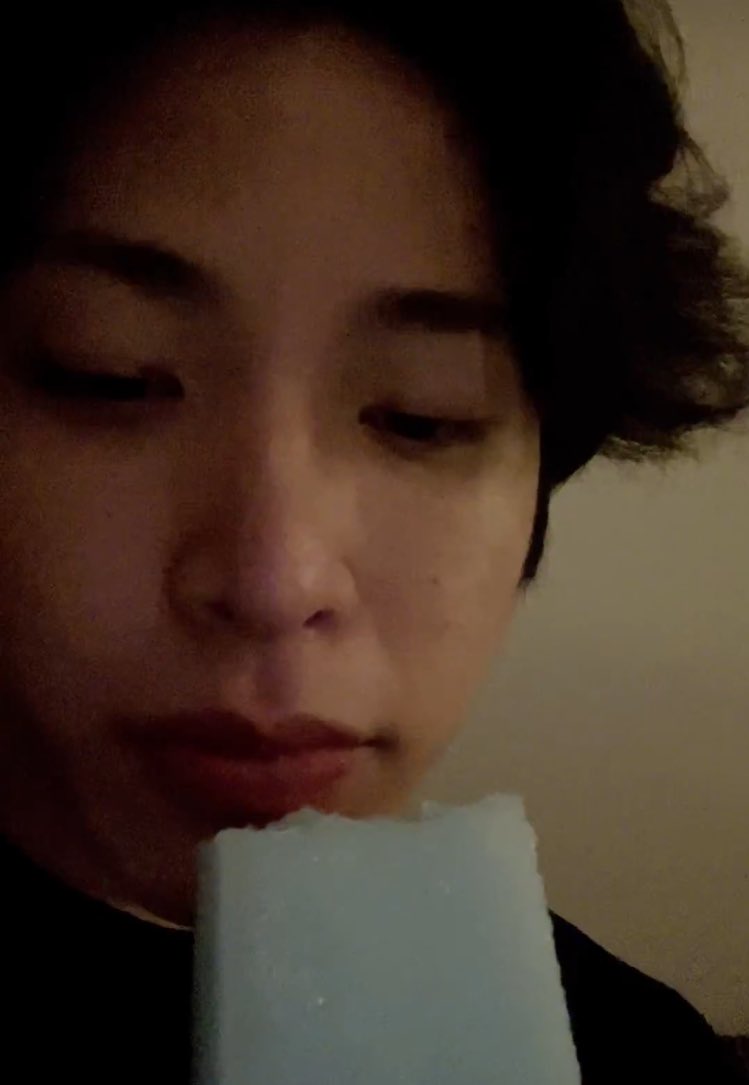 junghwanfeed's tweet photo. HELP he got a headache after tasting the ice cream 😭 https://t.co/g31y81LBzK