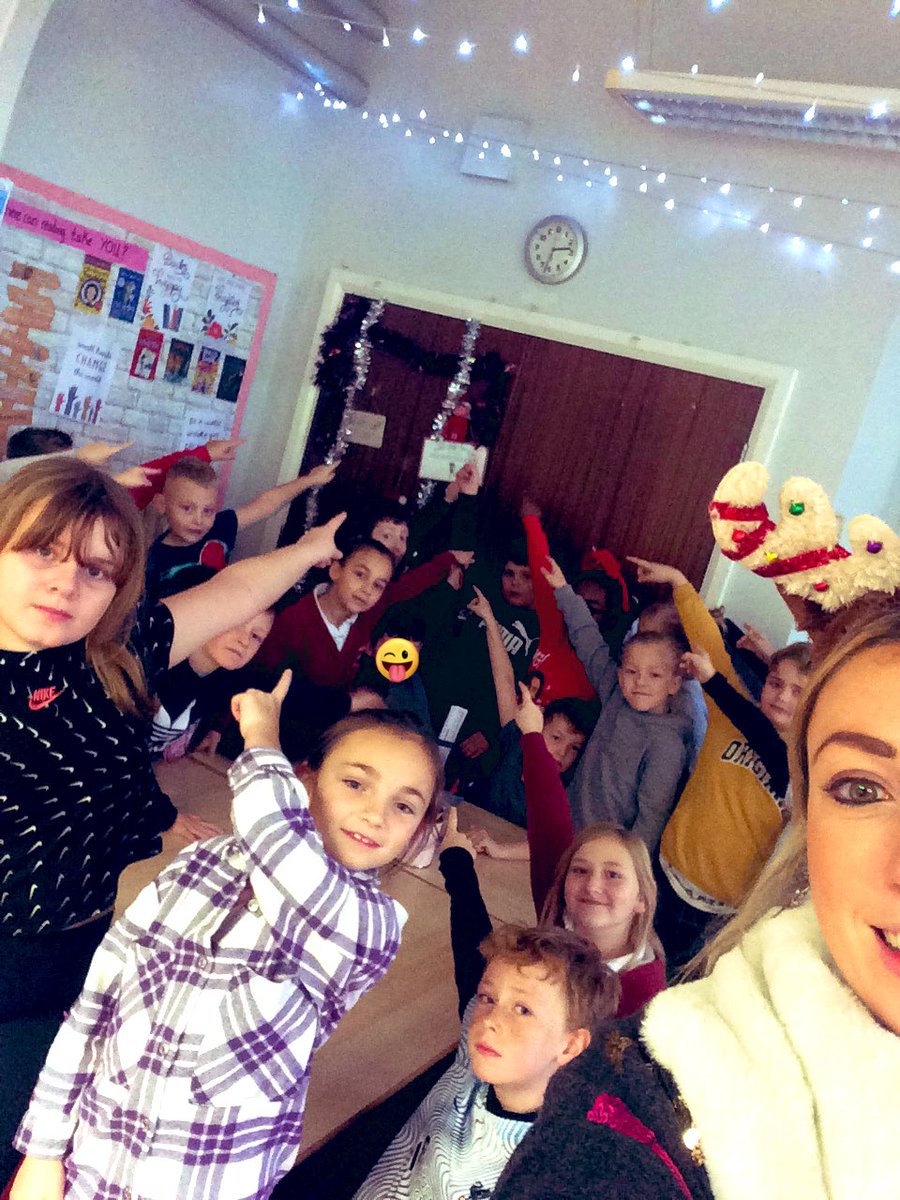 MaesOwen's tweet photo. HE’S BAACCCCCKKKK!! 🎉
The mischievous Elf has arrived in Dosbarth Miss Blears’ classroom this morning!! We wonder what mischief he is going to get up to!!! 🎄🎅 #elfontheshelf #TakeAnElfie https://t.co/WGWxceWlYe