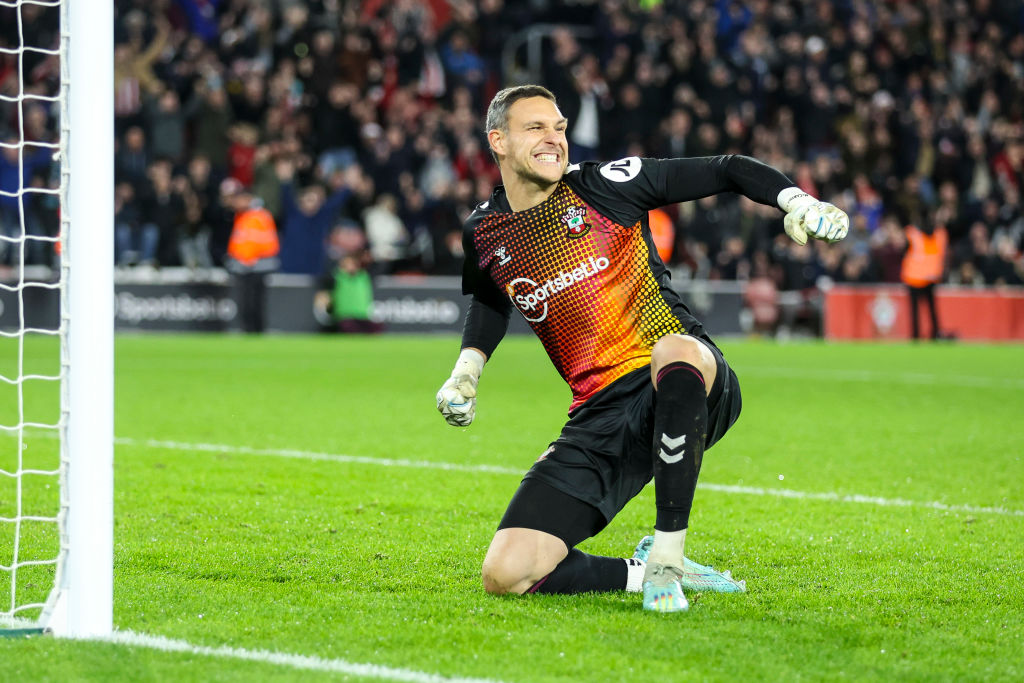 Happy birthday to Southampton goalkeeper Alex McCarthy, who is 3  3  today  