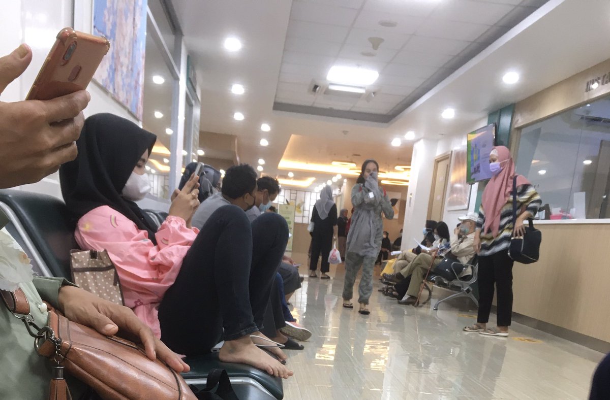 Sopan santun di ruang publik….