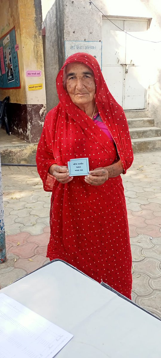 Collectorbhav's tweet photo. Voters above 80 years of age, voted and inspired others to vote in various constituencies of Bhavnagar district.
@CEOGujarat
@ECISVEEP
@SpokespersonECI
#GujaratElections2022 #AVSAR #FreeAndFairElections #PowerOfOneVote #GoVote2022 #NoVoterToBeLeftBehind #ECI https://t.co/8Y6yR0vEws