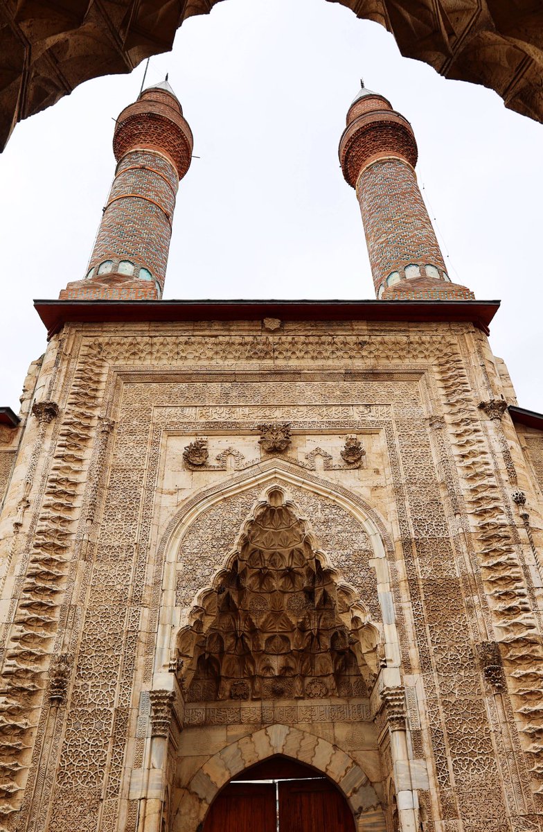 VisitSivascom's tweet photo. Tüm İhtişamıyla Çifte Minareli Medrese…

📍Selçuklu Sokağı / Sivas

#sivas #çifteminarelimedrese #selçuklusokağı #visitsivas #çifteminare https://t.co/CLVU4YywrS