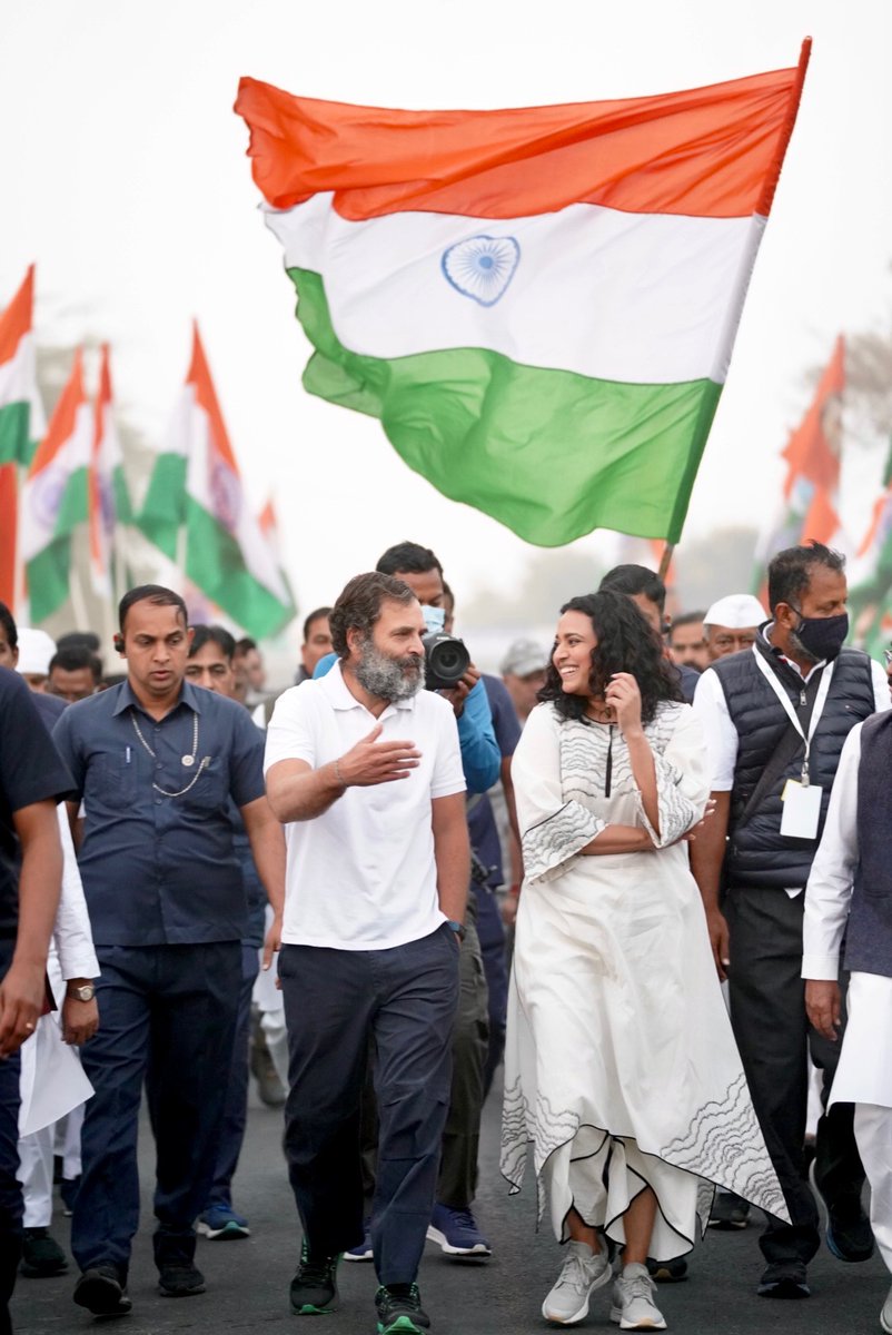 ReallySwara's tweet photo. Joined @bharatjodo yatra today &amp; walked with @RahulGandhi. The energy, commitment &amp; love is inspiring! The participation &amp; warmth of common people, enthusiasm of Congress workers &amp; RG’s attention &amp; care toward everyone &amp; everything around him is astounding!  ✊🏽🇮🇳💛✨ @INCIndia https://t.co/k3RqKxT1gh