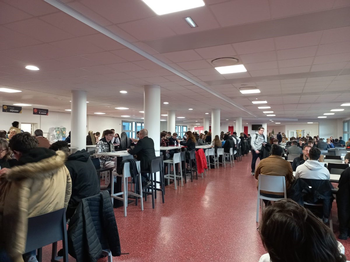 💼Organisé par <a href="/FaceVendee/">FACE Vendée</a>, nos équipes <a href="/enedis/">Enedis</a> étaient présentes au #jobdating au lycée St François d'Assise à <a href="/larochesuryonfr/">La Roche-sur-Yon, Ville & Agglomération</a>. Une matinée d'échanges et de partages pour préparer les étudiants &amp; les jeunes en insertion à l'exercice de l'entretien de #recrutement 🎓
