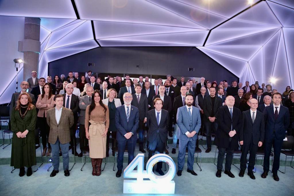 🆙Ayer celebramos una jornada muy emotiva en Mercamadrid, un acto que conmemora sus 4️⃣0️⃣ años de historia

En él, se reconoció la profesionalidad 🔝 de las 800 empresas instaladas, así como el esfuerzo y saber hacer de los/as profesionales al frente a lo largo de esta trayectoria