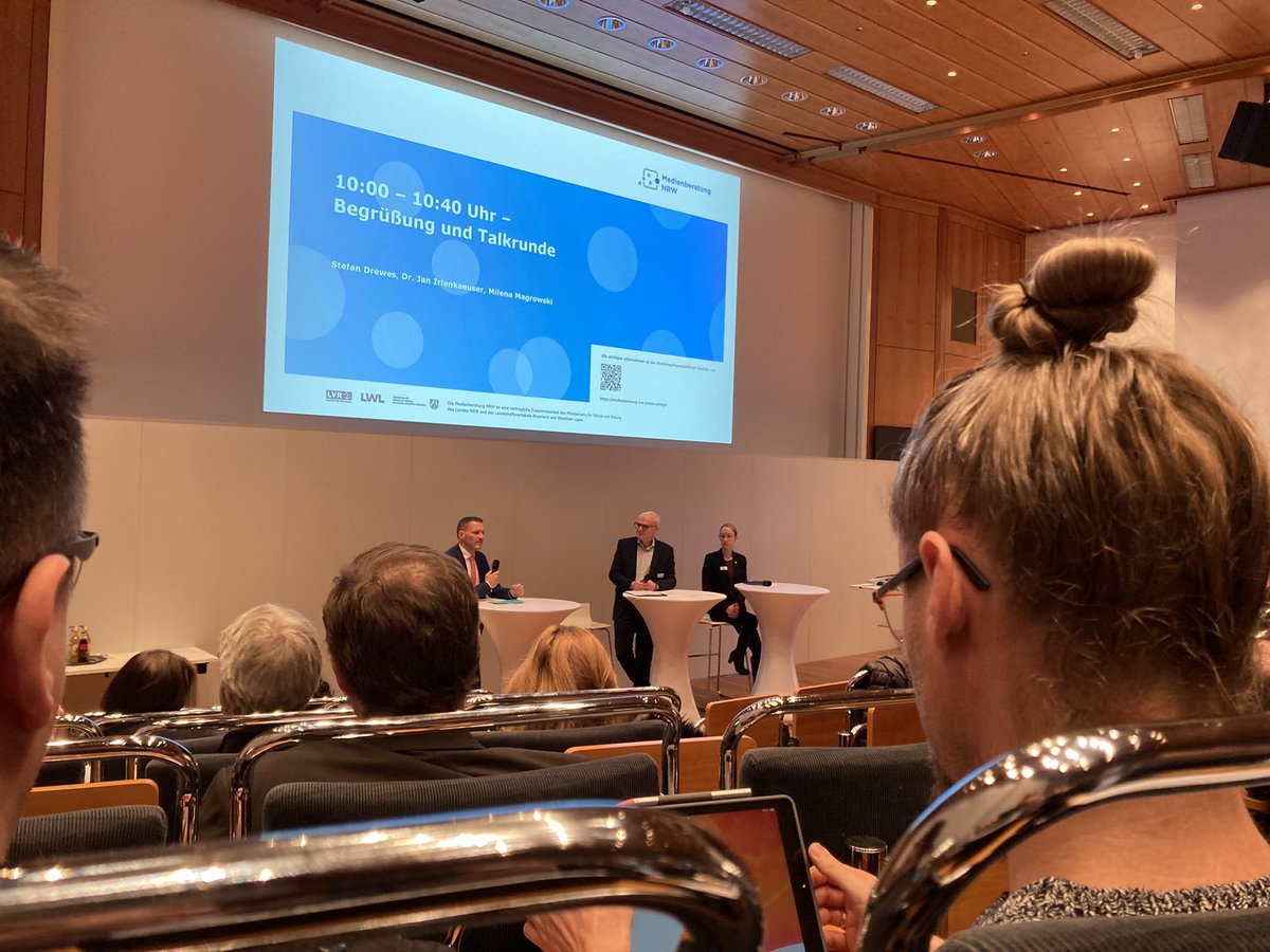 Es geht los! #STT22 mehr als 140 Interessierte treffen sich wieder einmal in Präsenz.
@mb_nrw  @bildungsmedien @MKR_NRW