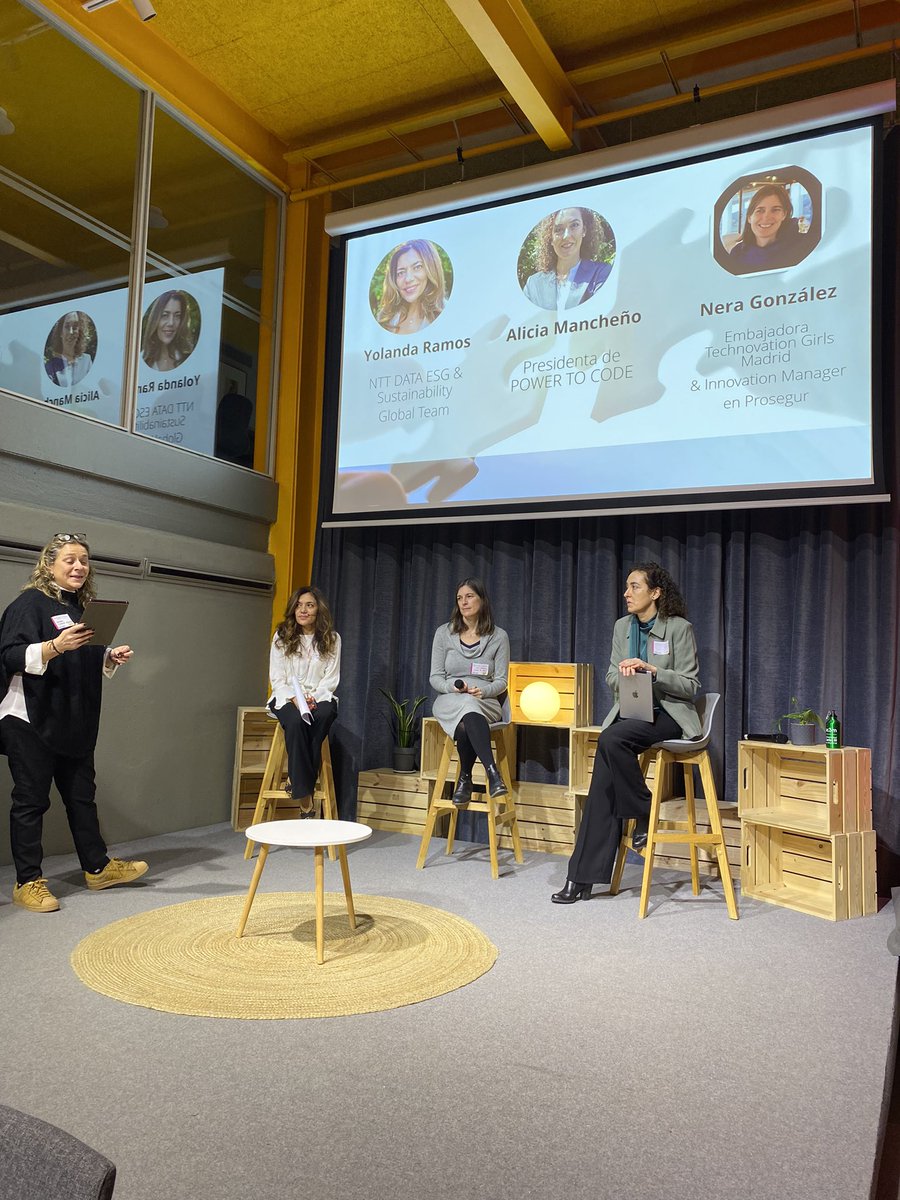 Hazloposible's tweet photo. Yolanda Ramos de @NTTDataSpain , Alicia Mancheno y Nera González de @empowertocode explican el proyecto de Technovation Girls #InGoodCompanies https://t.co/EHQ88rpLIB