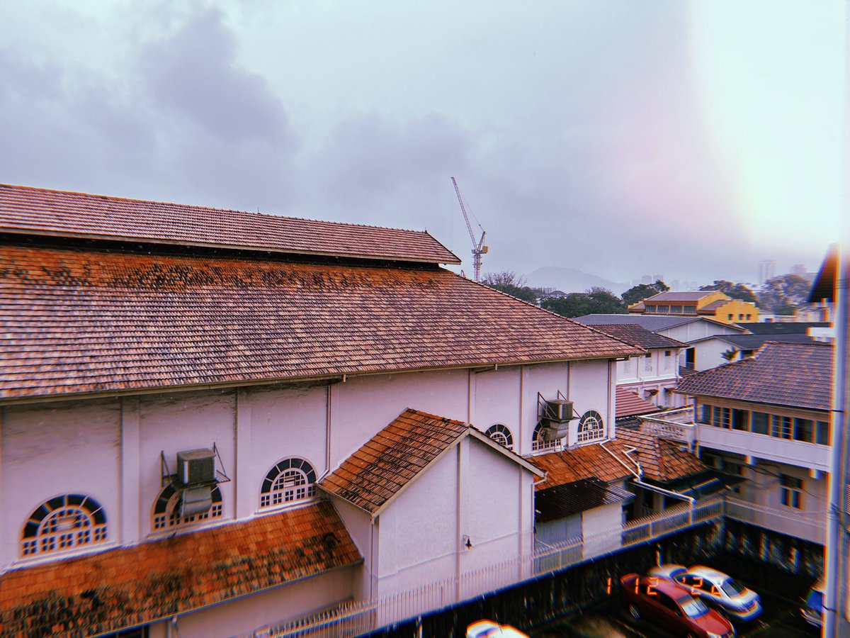 p1nky104's tweet photo. after so many days of hot sunny weather, and I’ve decided to go for a jog
THEN IT FUGGING RAIN !!!!!!!!! 
so ended up dreaming on balcony and starts these emotional craps ……………..
I need my gym back 🥺 https://t.co/4srQxXVyI8