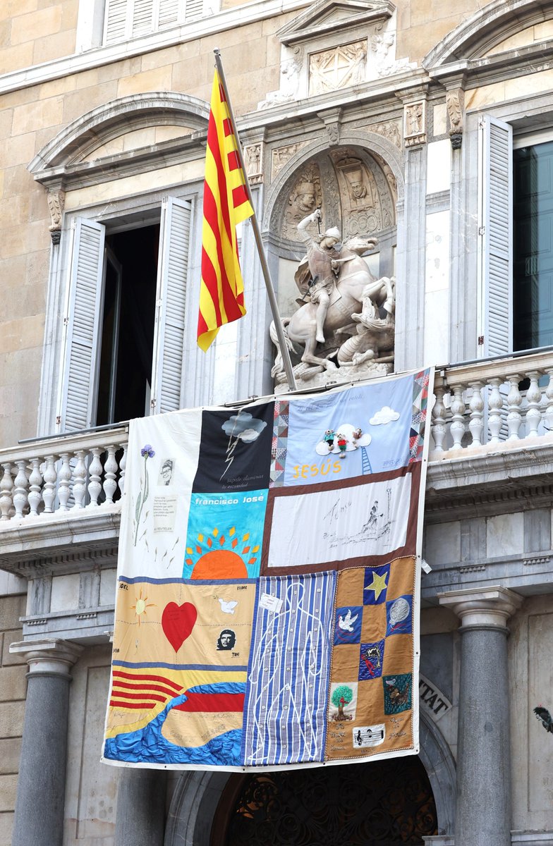 parlamentcat's tweet photo. La vicepresidenta primera, @albaverges, i la vicepresidenta segona, @assumptaescarp, han participat a l’acte institucional, que s'ha fet aquest matí al Palau de la Generalitat.

🔗 Manifest del #DiaMundialSida  https://t.co/gG1KQP4NKq  

#ZeroEstigma #ZeroVIH https://t.co/PFshJEUZvb