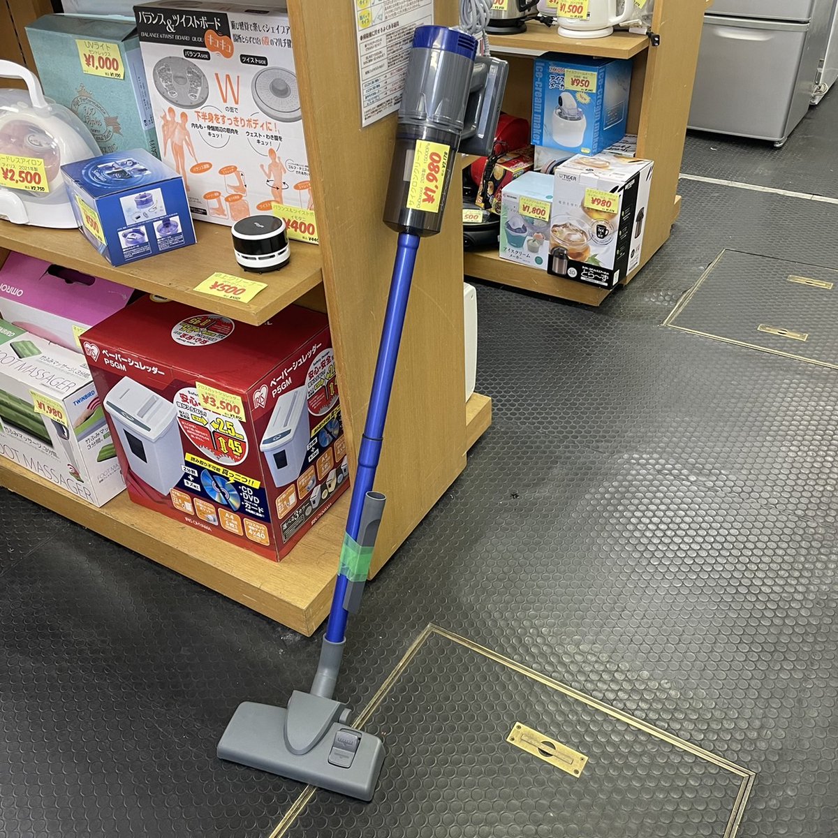 GP_shinmaruko's tweet image. 本日商品入荷情報
Product arrival information

スティッククリーナー
Vacuum cleaner
DoDocool　2020年製
made 2020

配達もできます！
deliver OK!

#スティッククリーナー
#DoDocool
#掃除機
#大掃除
#不用品買取
#リサイクルショップ
#新丸子
#武蔵小杉