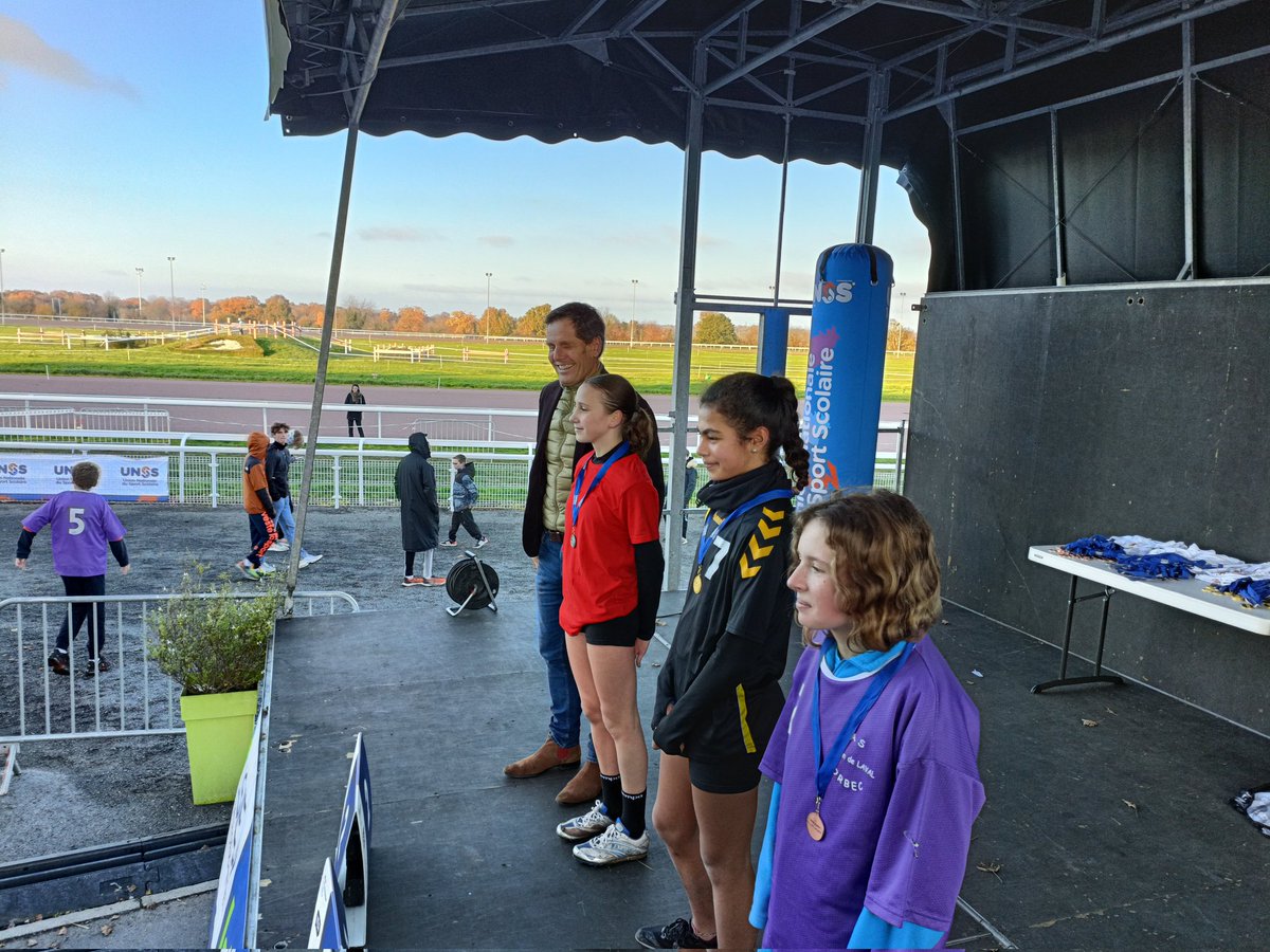 UNSSCalvados's tweet photo. Un superbe championnat départemental @unss de cross country par équipe à Lisieux
Près de 900 personnes @Dsden14 @ac_normandie prèsentes.
Soutien exceptionnel des collectivités et de la société des courses
Une envie de vite revenir pour des projets encore plus grands @CalvadosDep https://t.co/70CQs2W0PA