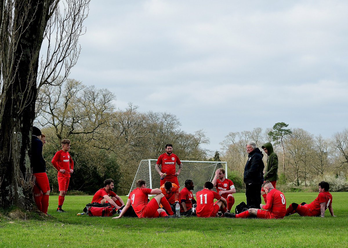 EnglandFootball's tweet photo. Christmas has come early 🎁

From over 100 #GrassrootsFootball images, we’ve narrowed it down to our final 4️⃣

Now it’s over to you to pick the @EnglandFootball December header! 

1️⃣- @EBUFC1 
2️⃣- @AfcStation 
3️⃣- @BuryFCFoundatn 
4️⃣- @FarsleyCelticFC https://t.co/qJUk1a7XYa