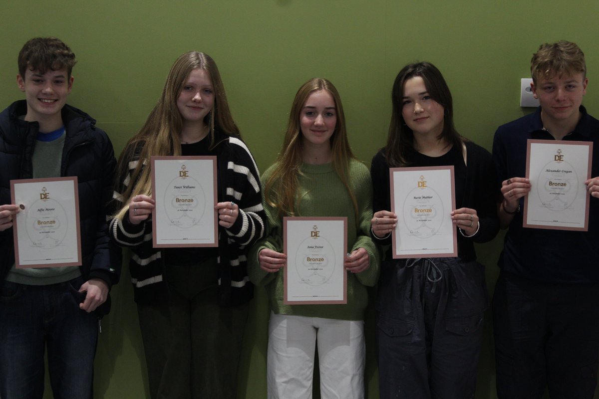 MrRiceCCC's tweet photo. Well done to those that recieved their @DofE bronze and silver awards on Tuesday night. Great to see the hard work and hours paying off! 👏👏👏🏆🏆🏆

@DofESouthWest 
@CullomptonCC https://t.co/9FKExYgD8W