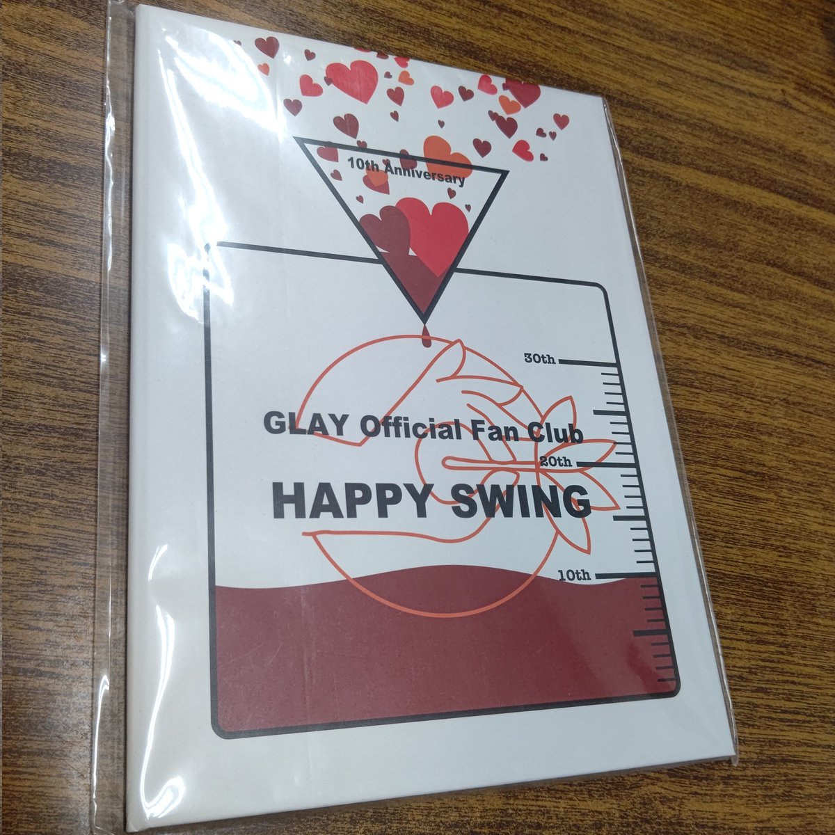 moke6050's tweet photo. 今日の断捨離。
#GLAY
#HAPPY_SWING _10th
のノベルティ?
画像のんです。
FC最近入った方?
又は事情があり入ってなかった方等に、お譲りできればと。
理由は聴きません。
コメんとからの当選1名様に
DM送りますね☆
#関西トレンド書店は
雑貨等も買い取りしています。
レコード入荷。 https://t.co/EupKiJdYbM