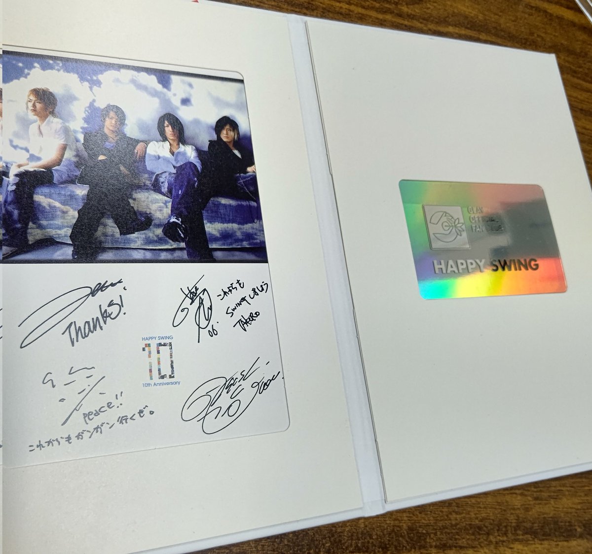 moke6050's tweet photo. 今日の断捨離。
#GLAY
#HAPPY_SWING _10th
のノベルティ?
画像のんです。
FC最近入った方?
又は事情があり入ってなかった方等に、お譲りできればと。
理由は聴きません。
コメんとからの当選1名様に
DM送りますね☆
#関西トレンド書店は
雑貨等も買い取りしています。
レコード入荷。 https://t.co/EupKiJdYbM