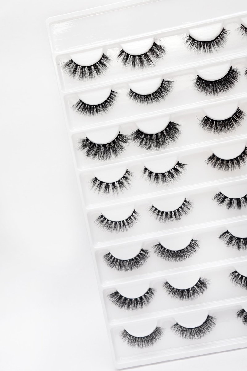 ShadeCrown_'s tweet photo. Launching our luxury lash trays ( Bridal and Glam series ) this weekend.  Shadécrown booth , Saturday and Sunday December 3-4, 2022

🏠 @ Classique Events Place, Oregun Ikeja. 
⏰ 10am - 7pm https://t.co/P7KVZqLnml