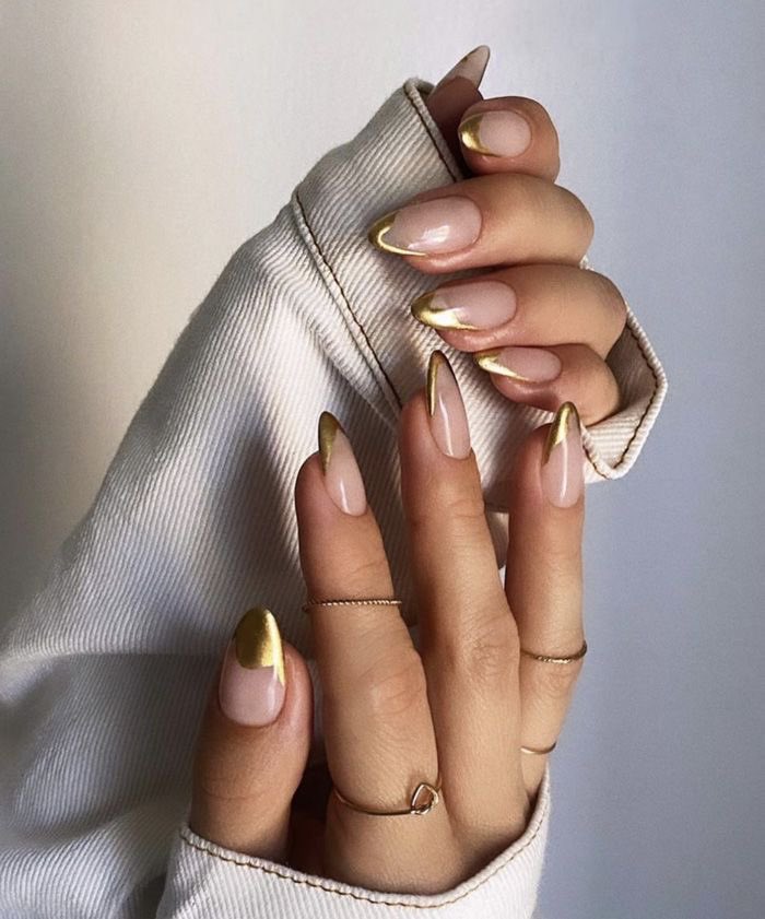 CrazyAngelFxTan's tweet photo. Serving you some Christmas nail inspo to get you excited about the festive season 🎄💅🏼 What one's your fave? https://t.co/s19v0ueaHh