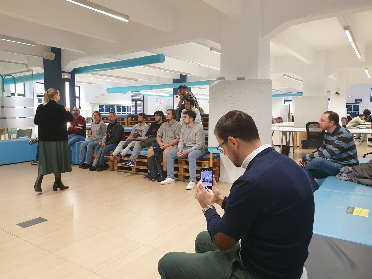 LaLuna's tweet photo. Comenzamos con la cobertura en redes de @mWeekMalaga, en la que estaremos 4 días inmersos. Más de 180 actividades para la inclusión tecnológica de todos en el día a día. Go! 

#mweek22 https://t.co/WxrE5RLHt2