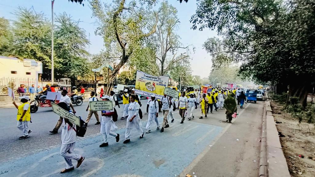 DEO Central organised  Walk A-thon on 1st December 2022 under #SVEEP activities for Voter awareness & enhancing of voting percentage in MCD Elections Delhi 2022.

#MCDElections2022
#NoVoterTobeleftBehind
#chalovoterbanehum