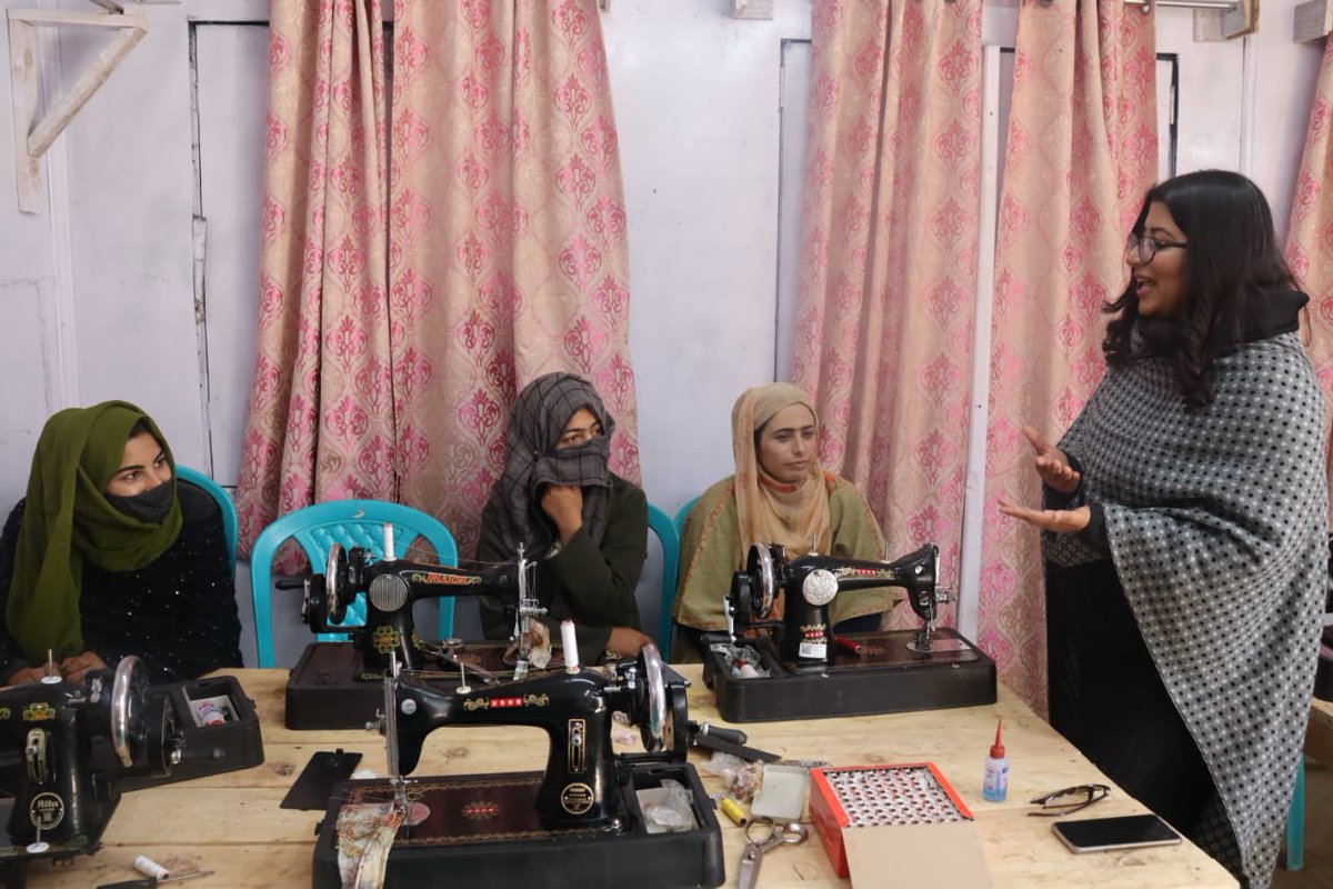 saif39433196's tweet photo. #StithingAndSkillDevelopmentCentre
#SkillDevelopment
#TrainingForEmpowerment
#SkillsDevelopmentKupwara
#SkillDevelopmentKashmir https://t.co/EymT0oz0HM