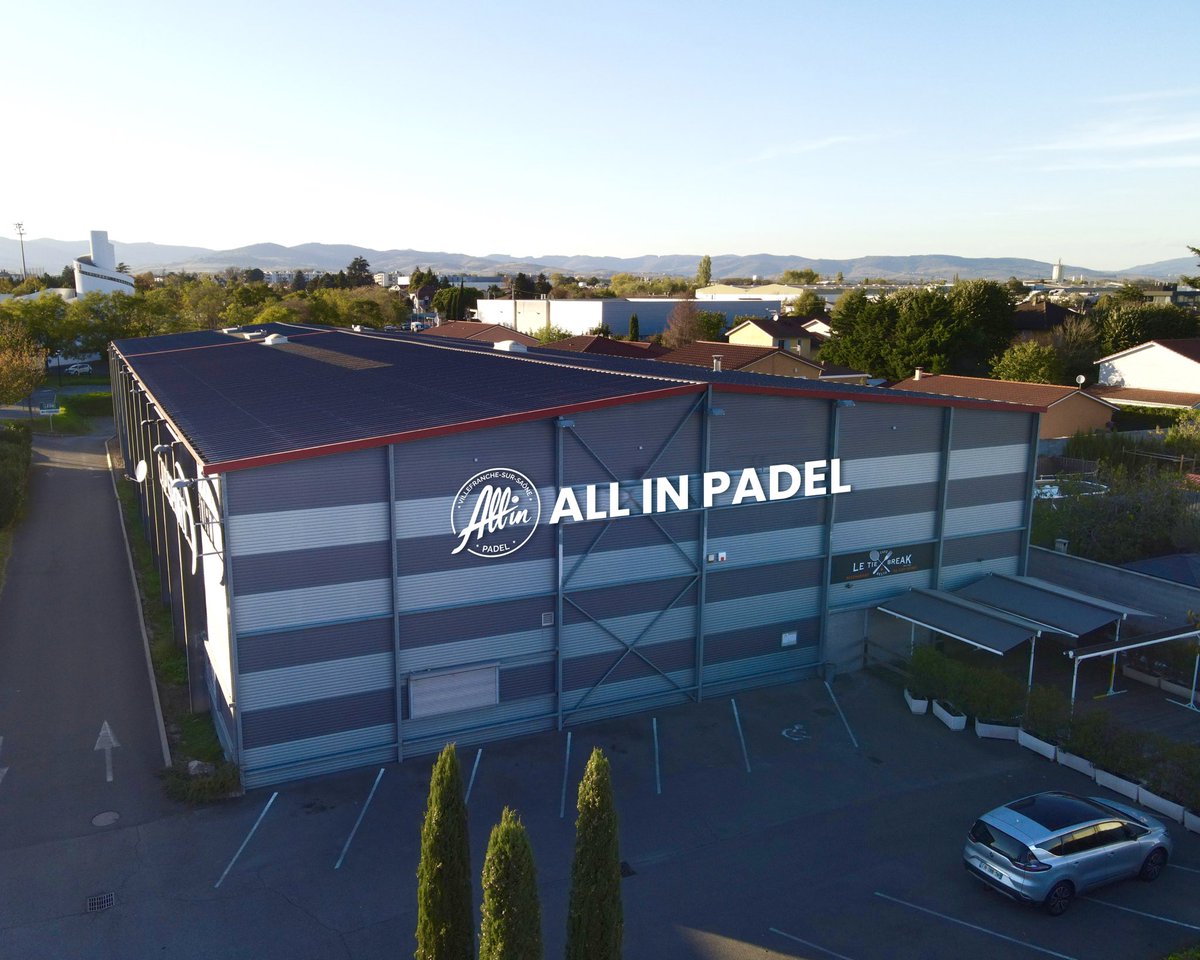 [PADEL]
Officiel, ALL IN PADEL arrive à Villefranche-sur-Saône ! 
5 pistes indoor dont deux centrales 🎾
Restaurant avec chef 👨‍🍳
Salle de séminaire 🔥
Pro Shop 👕
Terrasse extérieure ☀️
Ouverture début 2023, on a hâte ! 🗓

#allingroup #allinpadel
