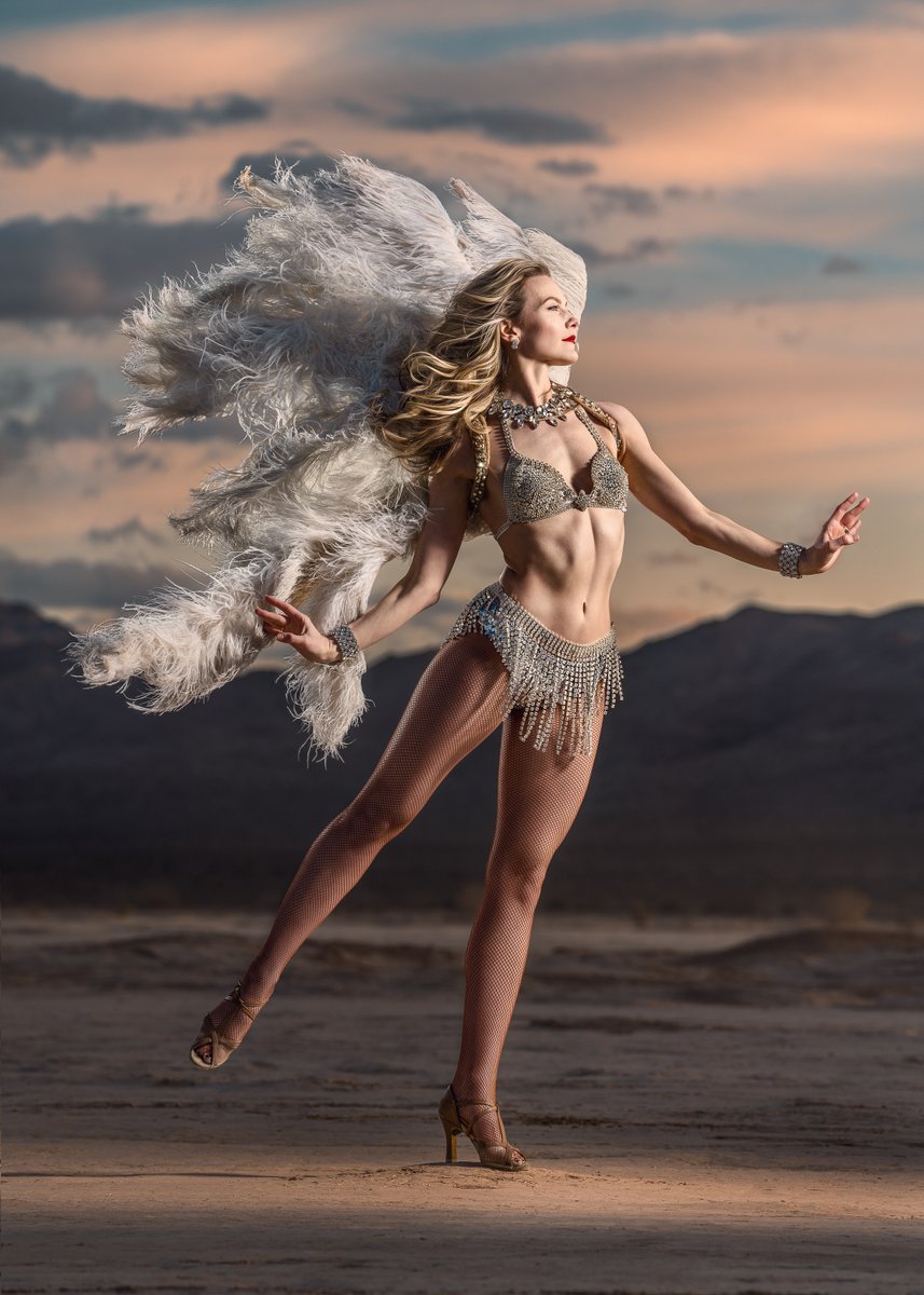 GodoxGlobal's tweet photo. Wanna know how these amazing shots were taken? Check out Godox ambassador Sarah Edmunds' tutorial at the link below, see how she explored Las Vegas Landscapes with #Parabolic P88 and #AD400Pro, and win a possible giveaway! 👉 https://t.co/EH8ZlAlFdf https://t.co/vEDTbsPIX3