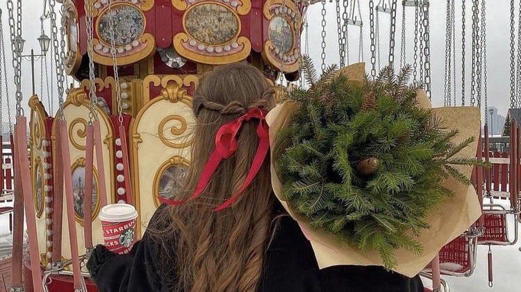 malusokay's tweet photo. Manifesting a December filled with love, happiness, and peace. 🎄✨ https://t.co/p16BnTdzMe