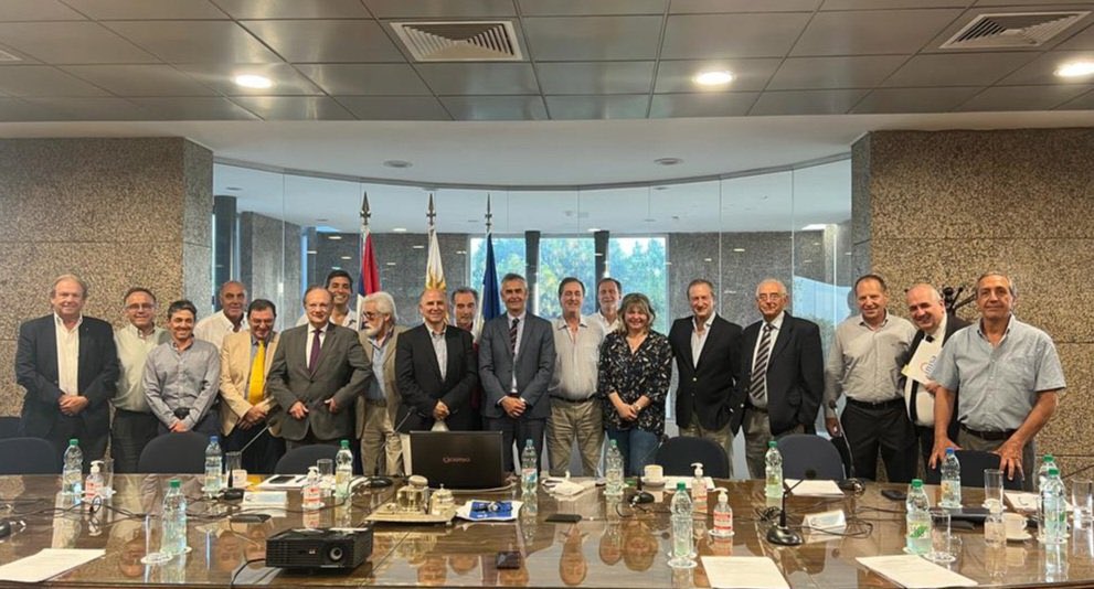 Culminan 4 años estatutarios como Directivo en <a href="/camindus/">Cámara de Industrias del Uruguay</a> - en mi caso como Tesorero. Agradecido a los Directivos con quienes trabajamos en areas relevantes para la Industria y al Staff de Camara por su alta calidad profesional …. (1/n)