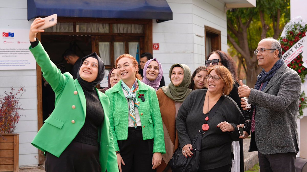ASelisik's tweet photo. FAO Türkiye olarak AB finansmanıyla yürüttüğümüz proje kapsamında Şanlıurfa’dayız. Nazende Kadın Tarımsal Kalkınma Kooperatifinin  satış yerinin açılış törenine katıldık. Güçlü kadınlarımızın yoluna ışık tutmak için tüm paydaşlarımızla çalışmaya devam edeceğiz. https://t.co/h0GA8fpjoo