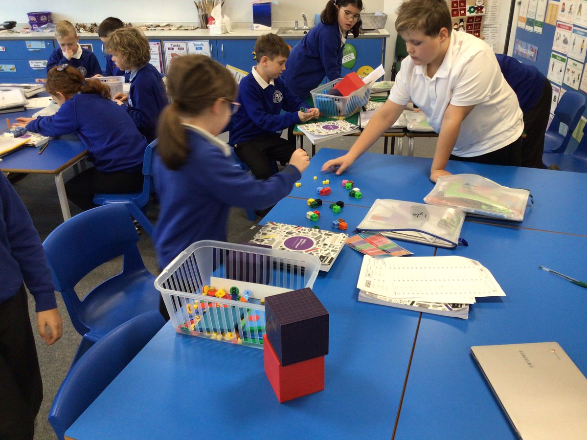 HilderthorpeSch's tweet photo. 4RH are loving using their counters and cubes in their math lessons! #hildyear4 #hildmaths https://t.co/NnPIjvt4fg