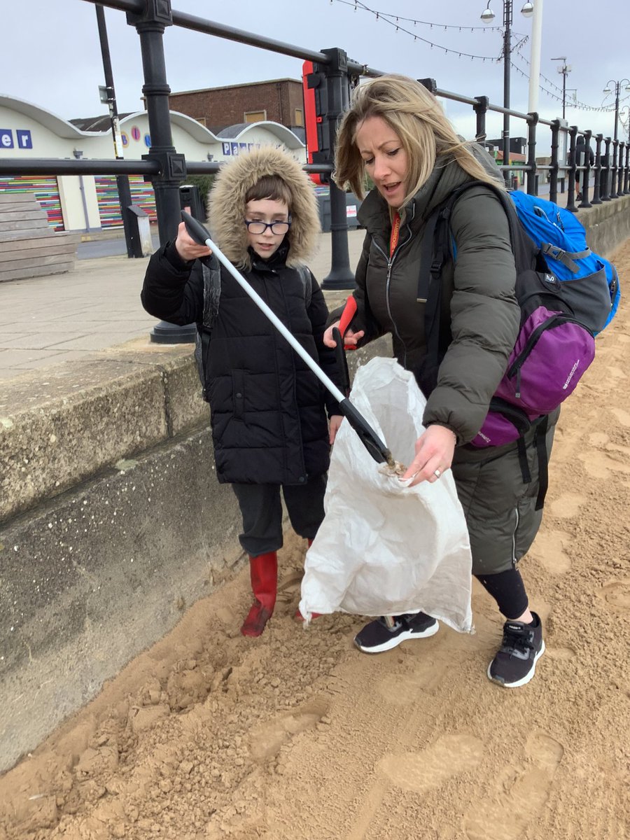 WeAreCPA's tweet photo. Elm Class enjoyed their school trip to Cleethorpes beach on Friday.
We learnt how to use a nurdle and used litter pickers to clean our beach. We found so much litter. #ElmClass #humbereducationtrust #CPA #environmentalstudies #keepthebeachesclean https://t.co/f9WTEOVAFP