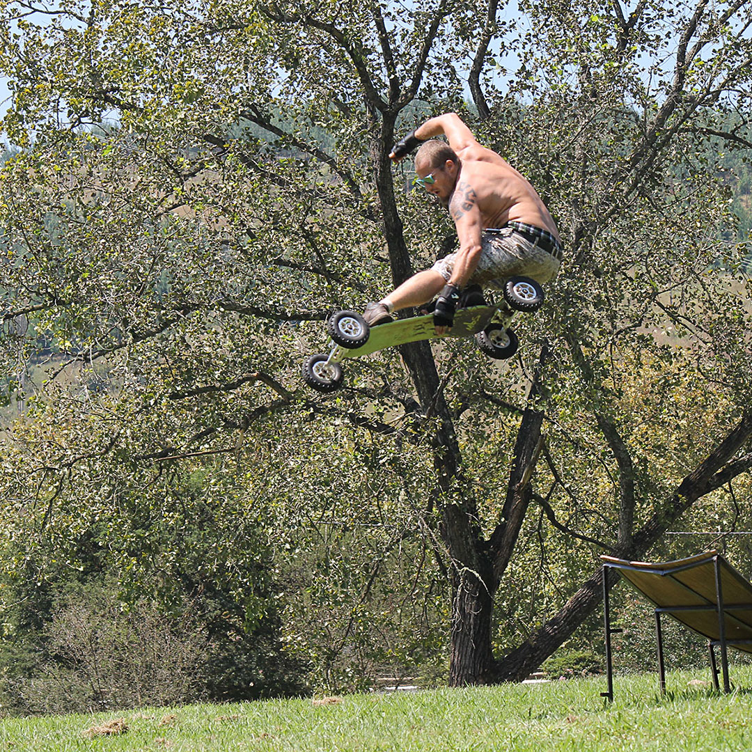 An offshoot of surfing, snowboarding and skateboarding, mountain boarding is growing fast in South Africa.Check out our interview with SA mountainboarding champ Quisto van Greunen. 
bluntmagza.com/surf-the-earth…