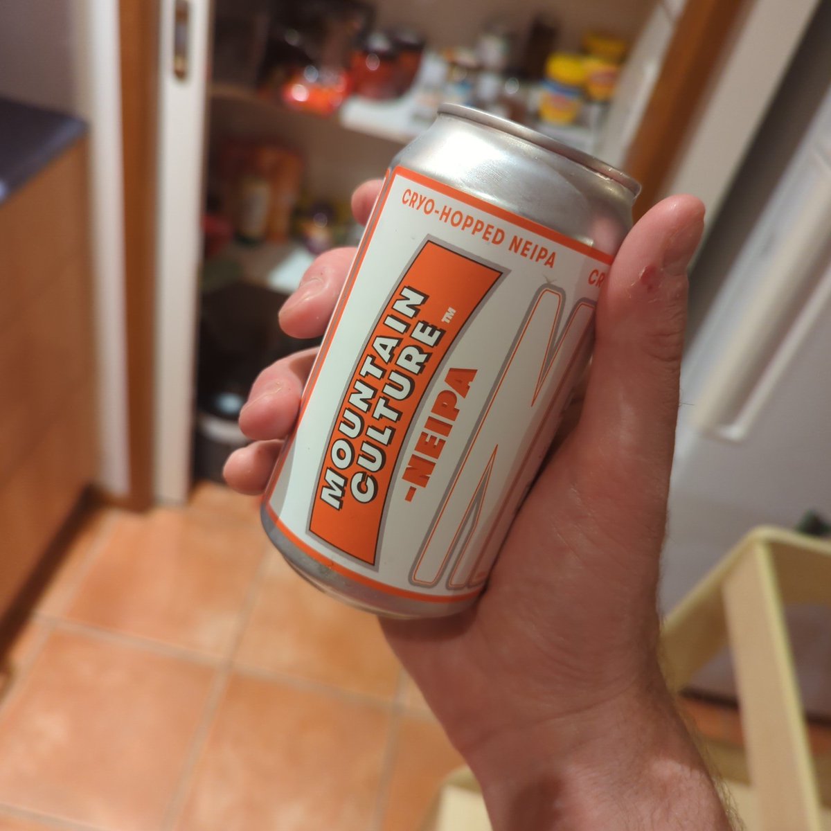 jhinch's tweet photo. Kicking off @CarwynCellars #canvent with a solid NEIPA. Smooth and not too dank 🎅🍻🦌. https://t.co/EIsL9fHFj9