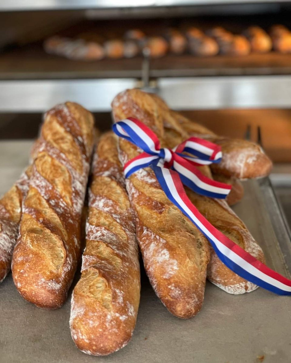 fmbp_ma's tweet photo. اليونسكو🇺🇳 تدرج خبز "الباغيت🥖" الفرنسي🇨🇵 ضمن قائمة التراث الثقافي العالمي غير المادي
@cnbpf 
@fmbp_ma 
@UIBC_
@cpemboulangerie
@FederationFEB
@EmmanuelMacron
@FippaOfficial
@AmbaFranceMaroc
@UNESCOarabic
@CEOPAN1
#BAGUETTE 
félicitations 🎊🎉🥖😍🇲🇦🇲🇦🇲🇦🇨🇵🇨🇵🇨🇵🎊🎉🥖😍😍😍 https://t.co/YRNGVqpHSD