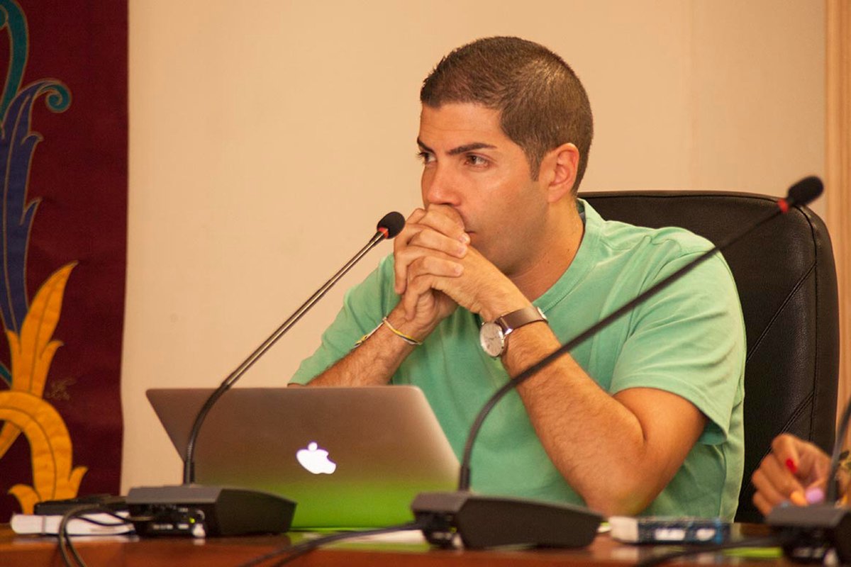 📡AHI volverá a llevar al Pleno de La Frontera una propuesta que de solución a los sucesivos cortes de agua en Sabinosa y otros puntos del municipio

⭕️La propuesta fue planteada por la vía de urgencia en el Pleno del pasado jueves. #ElHierro

👉goo.su/Uf5oCu👈