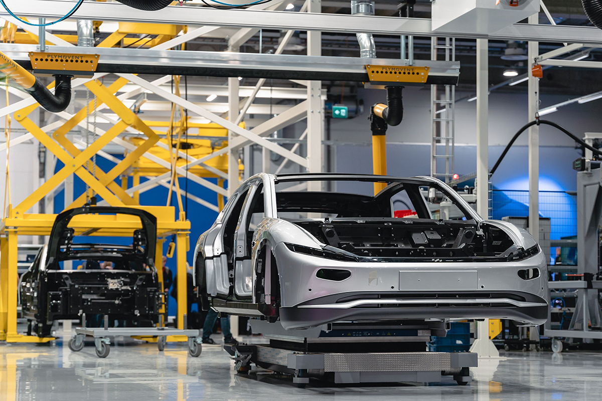 motorpuntoes's tweet photo. #Coches | El exclusivo Lightyear 0 entra en producción, así es cómo se fabrica un coche solar 

https://t.co/jhrDBUGAAM

#Lightyear @lightyear_cars #CochesSolares #Solarcars #LightYear0 #SEV #CochesEléctricos @ValmetAutomotive https://t.co/JSgT1XyuSF