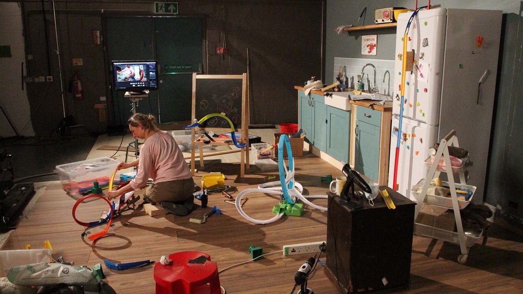 aardman's tweet photo. Art Director Helen Javes, Assistant Animator Hannah Brooks, Set Dresser Phillip Davies and Animation Director Andy Symanowski on the set of The Epic Adventures of Morph.

#BTSW https://t.co/0T0WJb3Krw