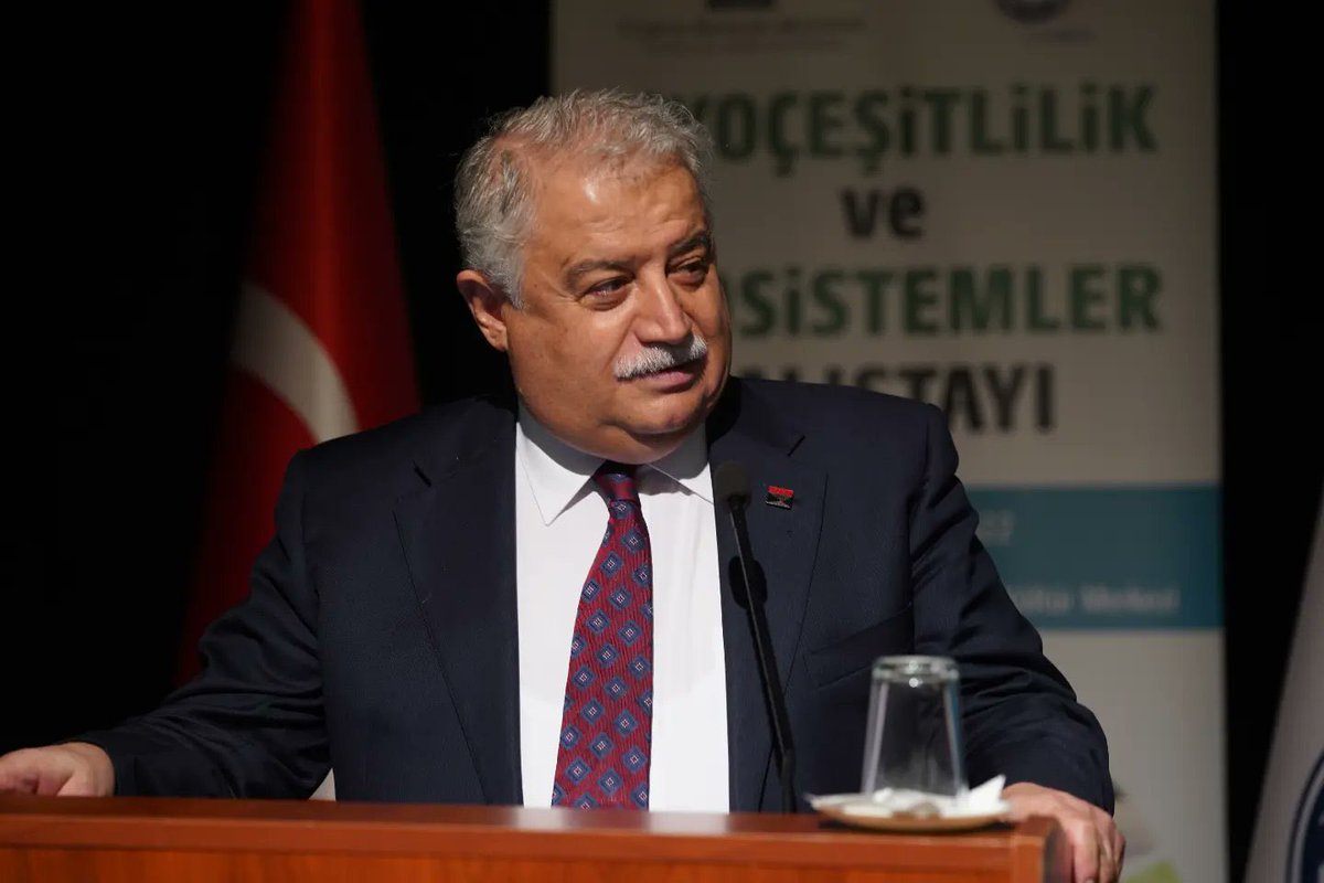 UniversiteEge's tweet photo. Sn. Valimiz @YSKosger'in teşrifleriyle, @TUBAakademi koordinasyonunda, ev sahipliğimizde düzenlediğimiz “Biyoçeşitlilik ve Ekosistemler Çalıştayı” açılışını gerçekleştirdik. 2 gün boyunca alanında yetkin bilim insanlarının sunumlar yapacağı Çalıştayın verimli geçmesini diliyoruz. https://t.co/eRbaOXMzGp