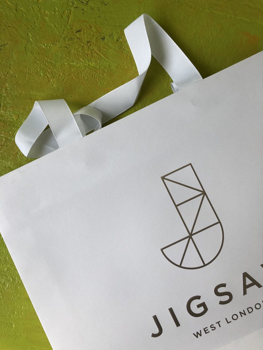 Build your perfect business branded bags ✨

Choose your material, print and handles to reflect your brand 🤩

Order now >> paperbagco.co.uk

#branded #printedbags #bespokeprint