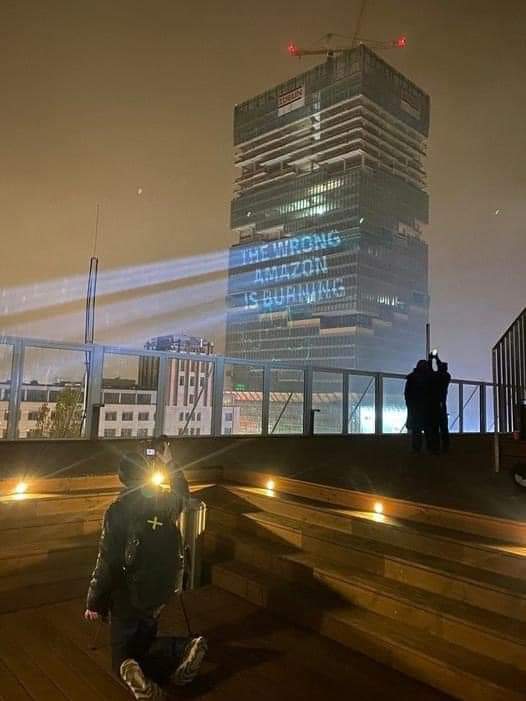 Friedrichshain-Kreuzberg heißt Amazon und seinen Tower in Berlin willkommen.