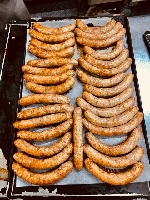 EdwardsofConwy's tweet photo. Hot Food Today /Bwyd Poeth Heddiw
Served from 11am
π΄ It's Lasagne Thursday!
π΄ Roast Turkey, Stuffing & Gravy Baps
π΄ Pork & Apple or Lamb & Mint Sausage Baps
π΄ Soup of the day - Leek & Potato
#LasgneThursday #NearlyLunchTime #GotToBeEdwards https://t.co/G6KrG4l88j