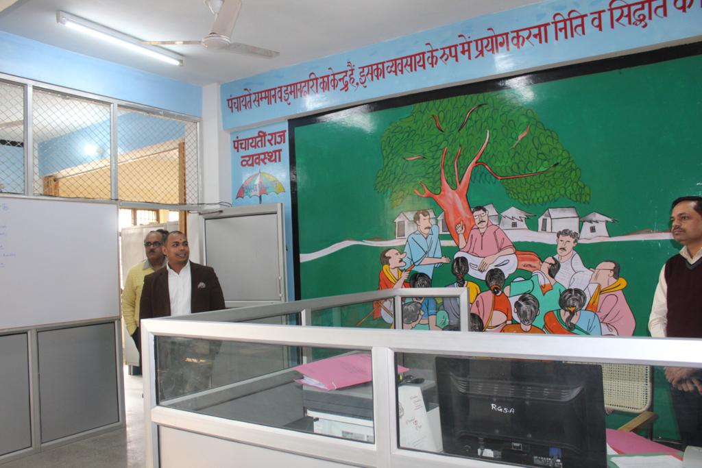 BagpatDm's tweet photo. विकास भवन में स्थित कार्यालयो का किया औचक निरीक्षण । https://t.co/NOzNyzSIfF