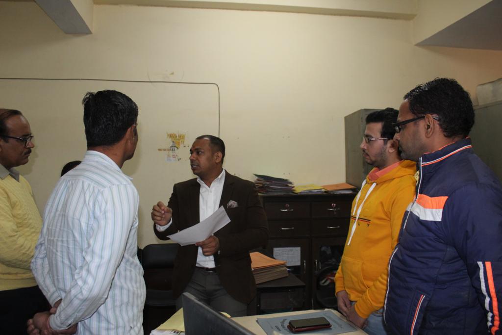 विकास भवन में स्थित कार्यालयो का किया औचक निरीक्षण ।