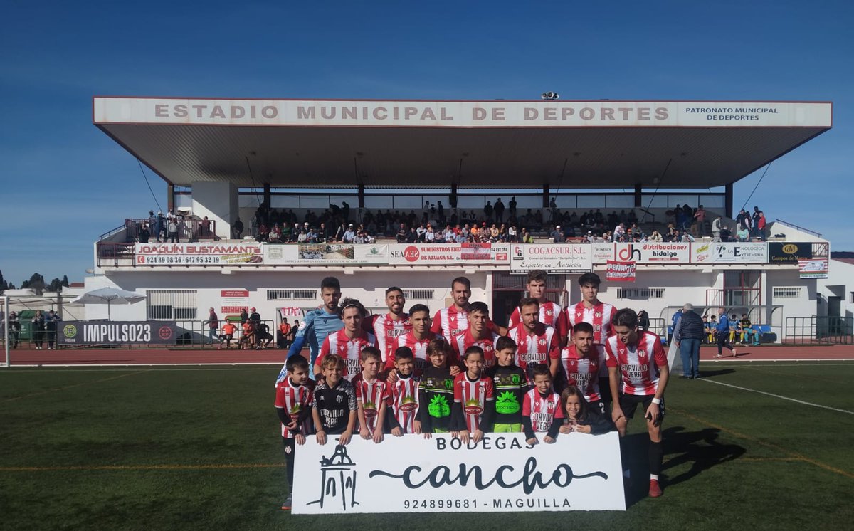 radiogolex's tweet photo. ⚽ TERCERA RFEF 

El @cdazuaga lleva 5 partidos sin perder y ha sumado en 6 de los últimos 7 encuentros. A pesar de un inicio complicado fuera del terreno de juego, el equipo se sitúa a 1 punto del play off. https://t.co/btefHsUtHL